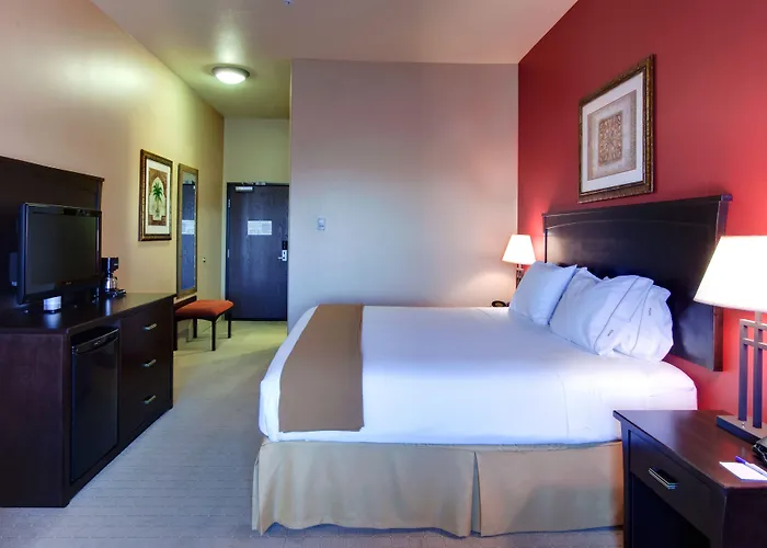 Hotel Express & By Ihg 3*