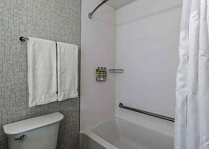Hotel Express & By Ihg 3*